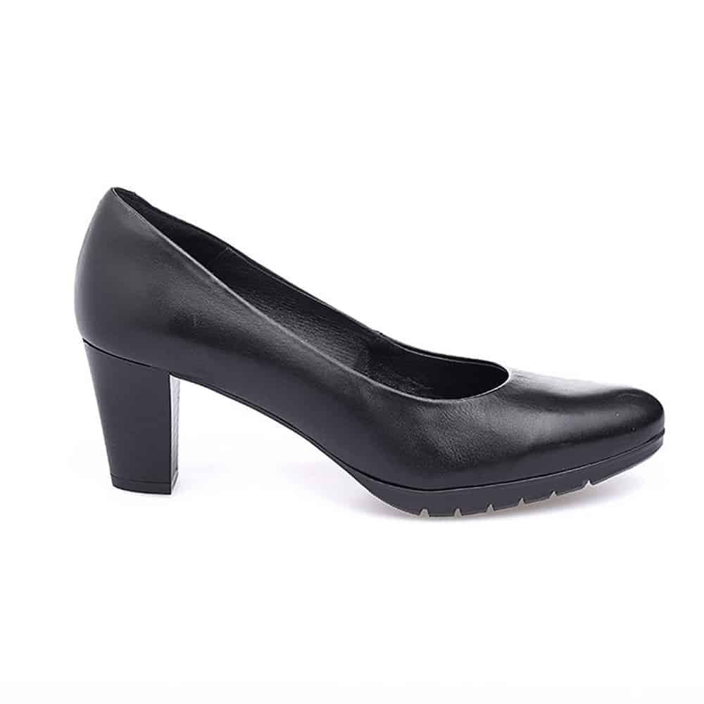 Zapato Tacón Mujer Desiree Four8 en piel negra con tacón medio