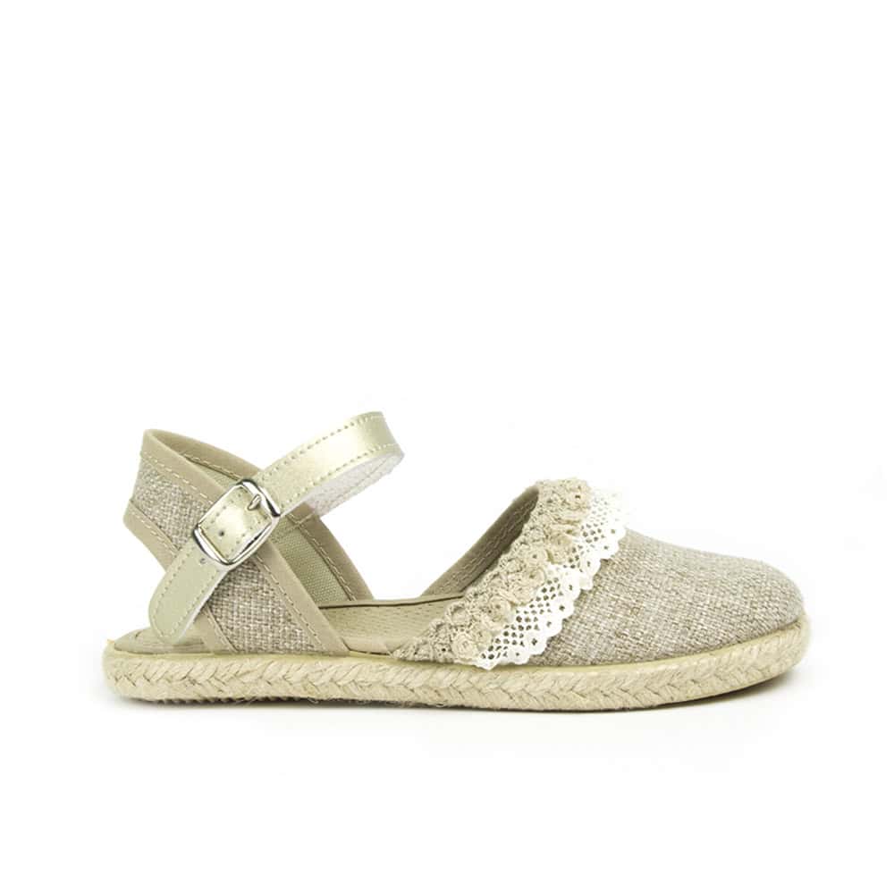 Alpargatas Niña 8038 Michu en lino con encaje y flecos diseño elegante.