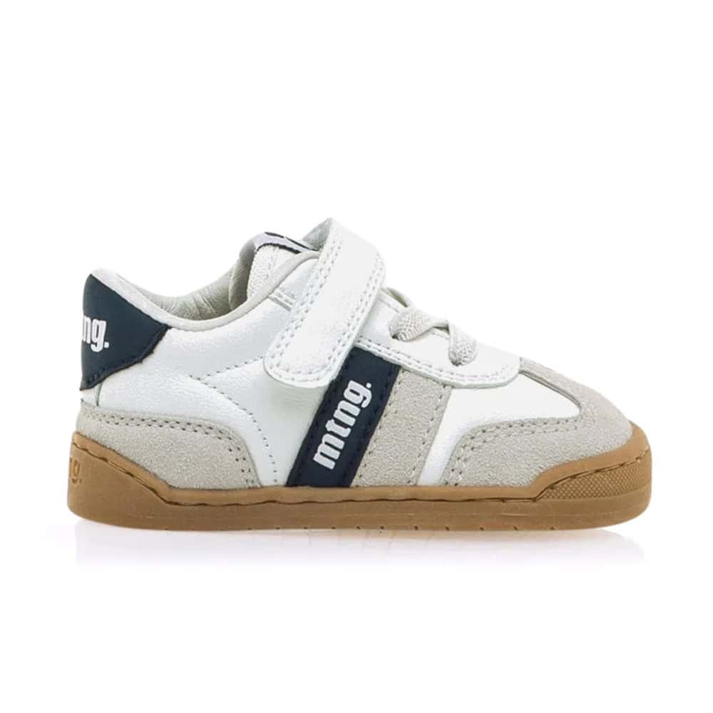 Zapatillas Barefoot Mustang Free 49060 en color blanco con detalles en marino y gris.