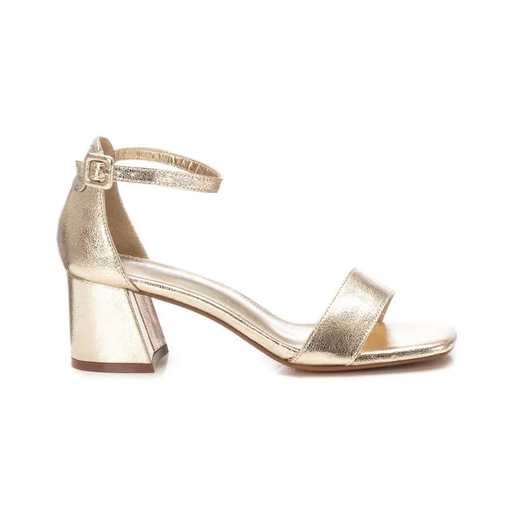 Sandalia Tacón Dorado Refresh 172585 con diseño elegante y minimalista.