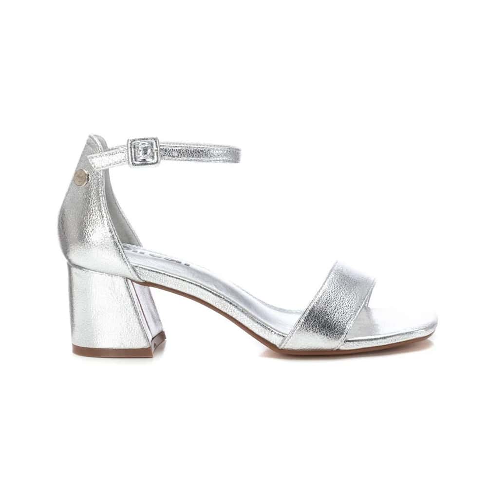 Sandalia Tacón Plata Refresh 172585 con diseño elegante y minimalista.