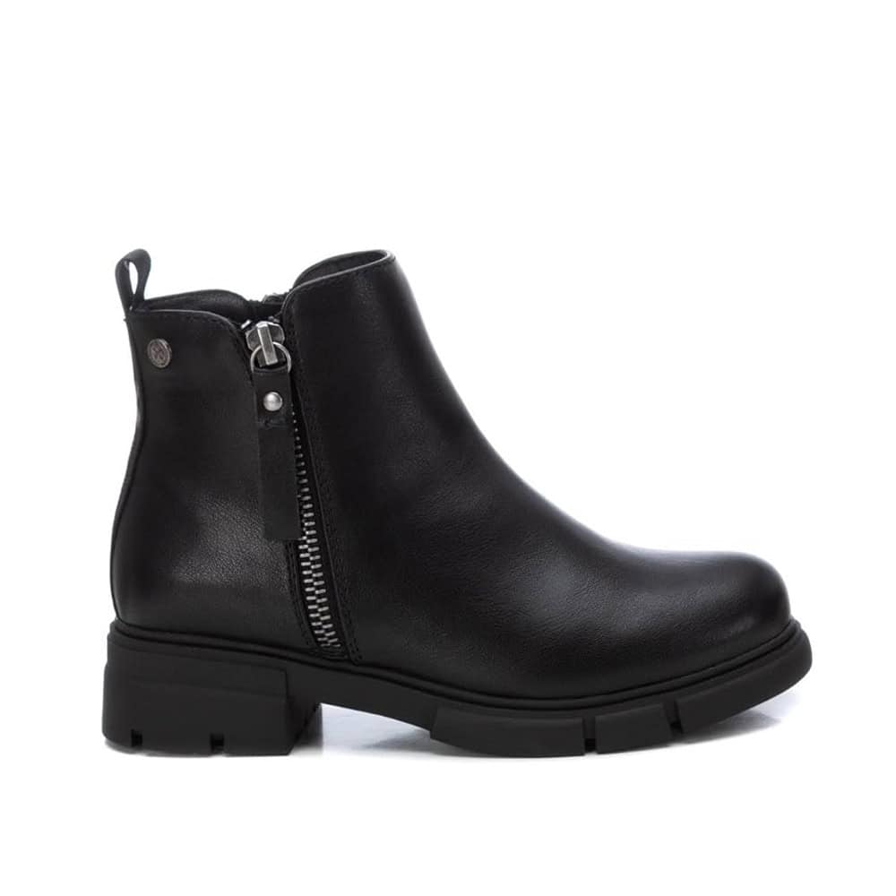 Botín Niña Xti 151073 con diseño urbano y cremallera decorativa