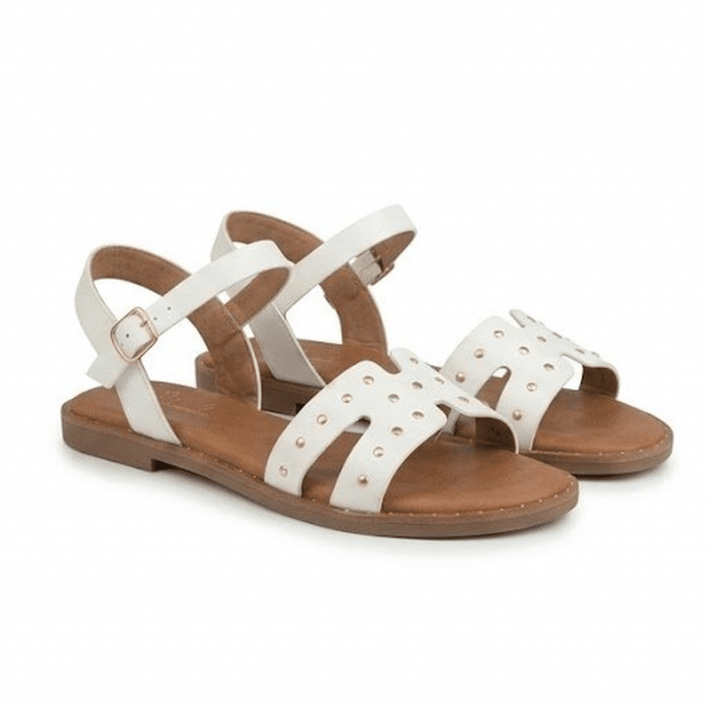 perfil lateral sandalia plana urbana mujer blanco tachuelas Cervera 5353